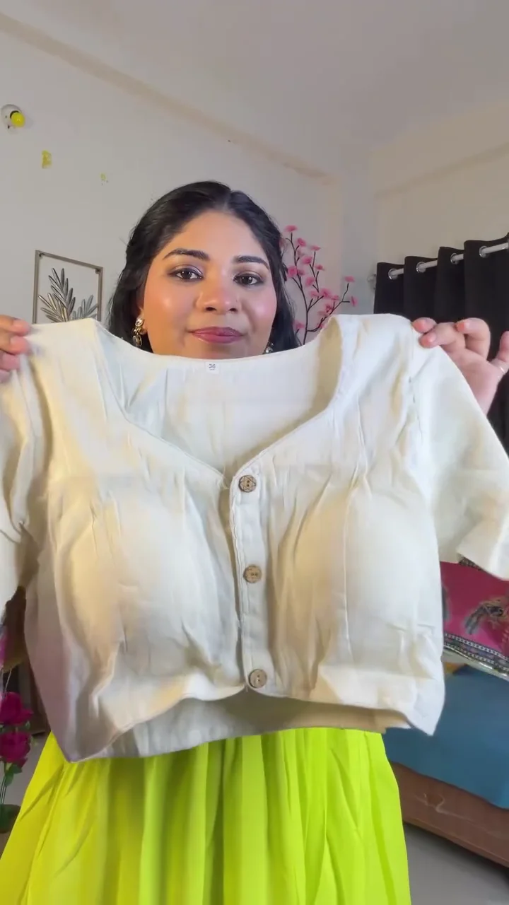 Womens Ivory Button-Front Crop Top
